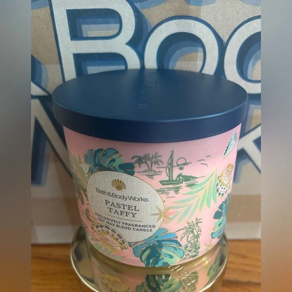 BATH BODY WORKS Pastel Taffy 3-Wick Candle NWT - Picture 2 of 4
